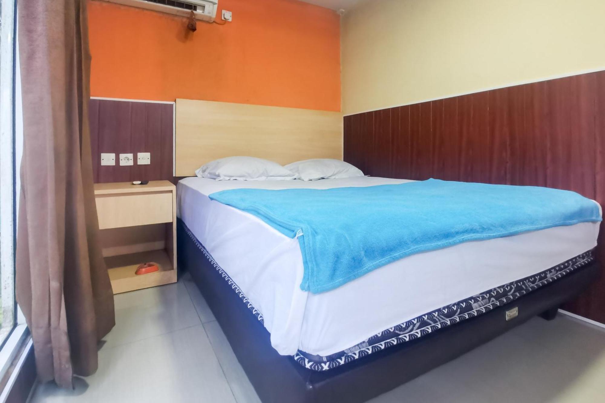 Hotel Container Inn Mitra Reddoorz Gadok Exterior photo