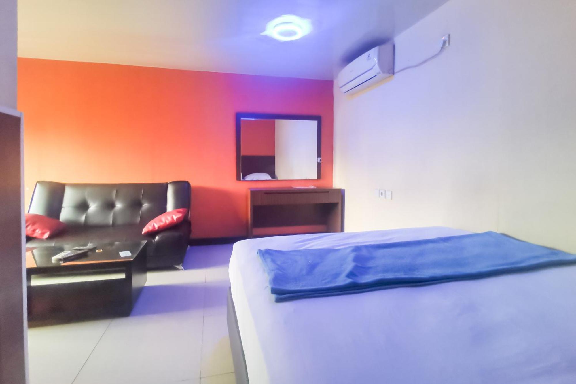 Hotel Container Inn Mitra Reddoorz Gadok Exterior photo