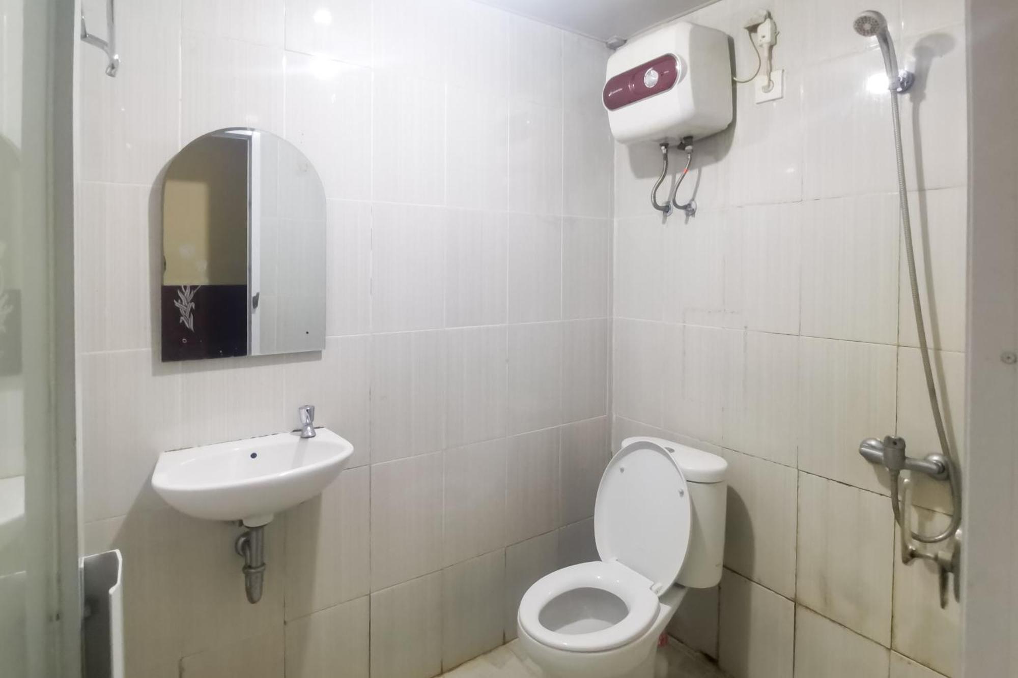 Hotel Container Inn Mitra Reddoorz Gadok Exterior photo