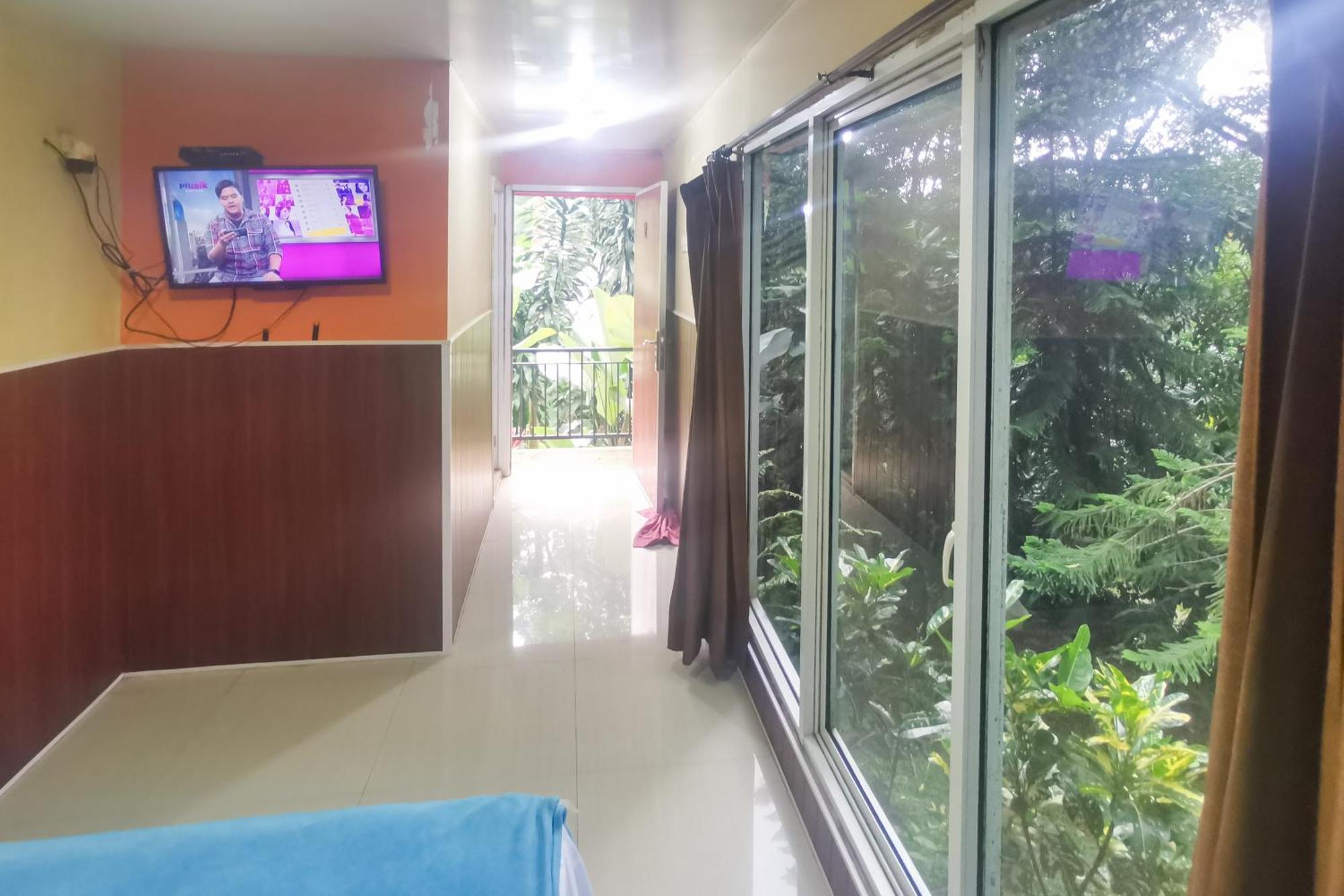 Hotel Container Inn Mitra Reddoorz Gadok Exterior photo