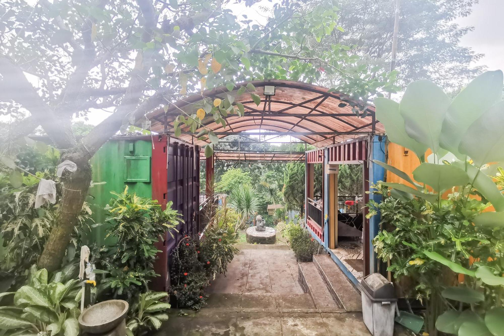 Hotel Container Inn Mitra Reddoorz Gadok Exterior photo